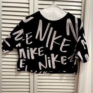 Black Nike Cropped Women’s Athletic Tee